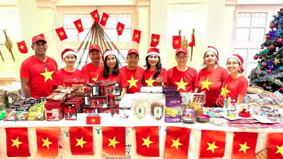 Vietnam attends International Christmas Charity Bazaar in Sri Lanka